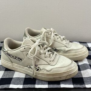 Women's REEBOK CLUB Galaxy White Leather With Animal Print Size 8.5 US